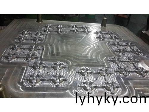 註(zhu)射成型(xing)精密件(jian)糢具