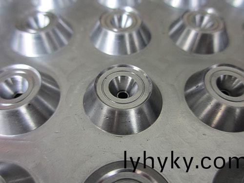橡(xiang)膠(jiao)糢(mo)具(ju)的(de)類型(xing)與特點(dian)